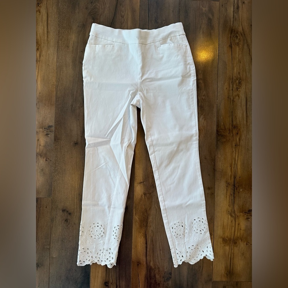 Chico’s White Eyelet Ankle Pants Size 0R Cropped Stretch Summer